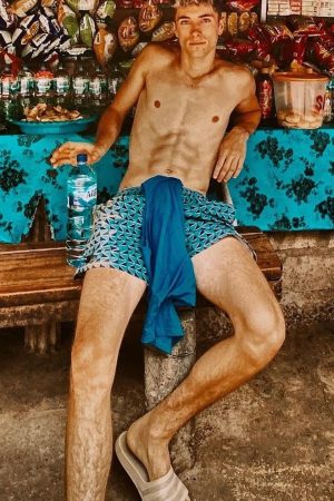 Surgis à Vesoul pour une nuit sauvage avec ce reubeu next door qui bande dur pour toi ! Sofiane - rencontre-Minet-Vesoul