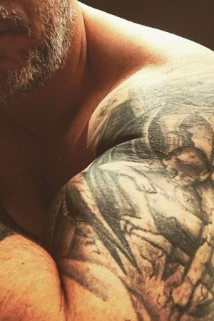 Tu fixes les gens dans les yeux quand tu parles ? Philippe - rencontre-Gay-Montpellier