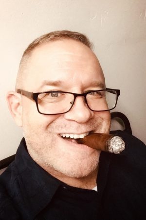 Cherche à vivre des expériences nouvelles cet été Bastien - rencontre-Daddy-Orléans