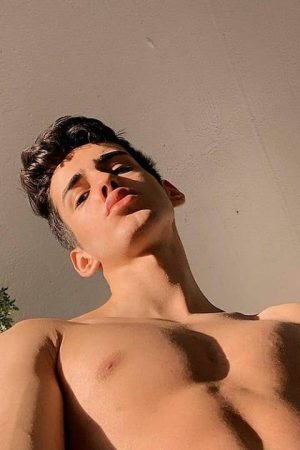 Recherche un mec direct pour une partie de plaisir Noah - rencontre-Naturiste-Nîmes