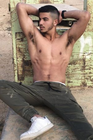 Maxime, 18 ans : envie de chaleur ce soir Maxime - rencontre-Gay-Issy-les-Moulineaux
