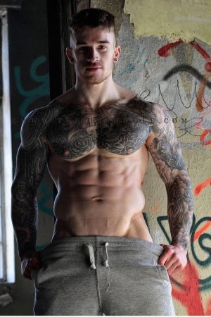 Nu comme un ver, libre comme l’air Erkine - rencontre-Gay-Pantin