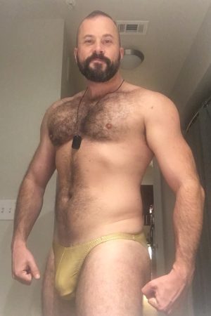 J’ai failli me faire prendre à me branler au boulot Kévin - rencontre-Daddy-Grenoble