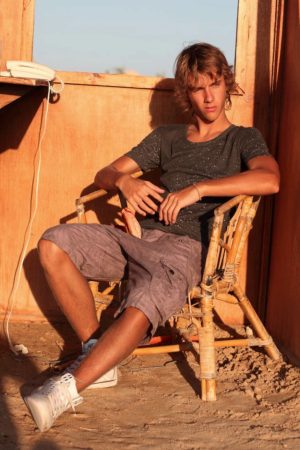 Tu veux foutre le bordel pendant que j’mange? Léon - rencontre-Gay-Grasse